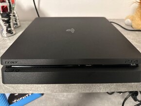 Playstation 4 slim - 2