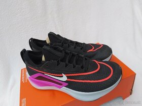 Dámské běžecké tenisky Nike Air Zoom Fly 4, velikost 39 - 2