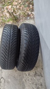 Predám 2x zimné pneumatiky 175/65 R14 cena 30 eur spolu. - 2