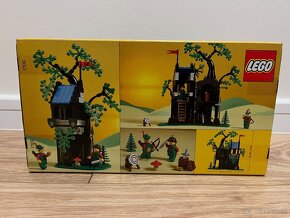 LEGO set 40567 Forest Hideout - 2