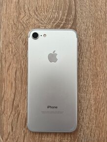 Predám Apple iPhone 7 32GB Strieborný - 2