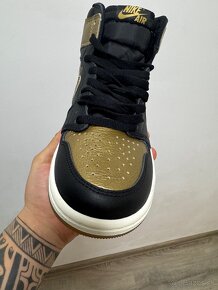 NIKE Jordan Retro High Gold metallic Gold 40 - 2