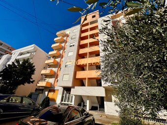 2 izbový apartmán na predaj v Albánsku s lódžiou - 2