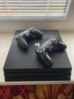 PlayStation 4 Pro + hry + 2 ovládače + HP monitor 23,8” - 2