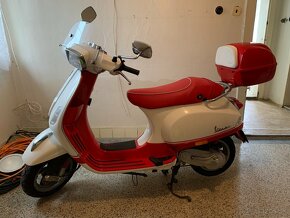 Predám skúter Vespa S50 2T prvý majiteľ - 2