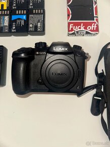 Panasonic Lumix GH5 + dummy battery + 8 baterii + VILTROX EF - 2