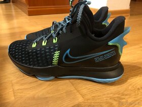 Nike Lebron Witness V      v. 43 - 2