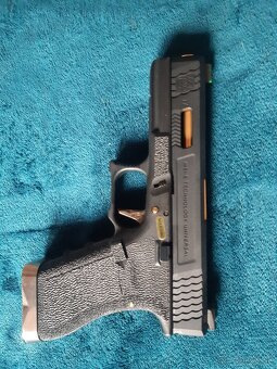 WE Custom BK Glock 17 + zásobníky - 2