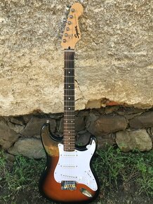 Squier Starocaster by Fender - 2