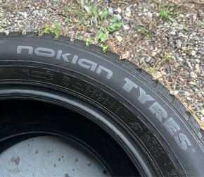 215/60 R17 Zimne Nokian a Hankook top stav - 2