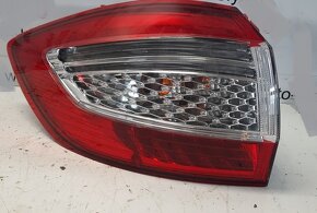 Zadné LED svetlo pravý blatník Ford Mondeo MK4 combi facelif - 2