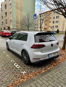 VW Golf R 2.0 TSI 4MOTION DSG - 2