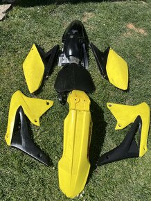 plasty Suzuki rmz 250 - 2