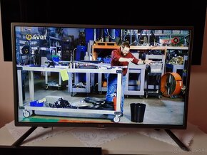 Predám LED TV LG 32LB561V Full HD - 2