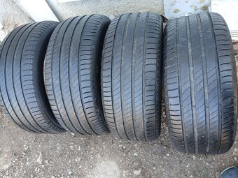 Michelin 235/45 R17 - 2