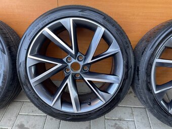 VEGA  orig.skoda Superb3V  5x112  8j x19   ET 44 VW 235 40 R - 2