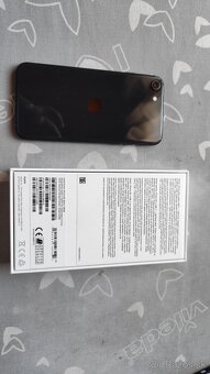 IPhone SE 2020 128GB cierny - 2