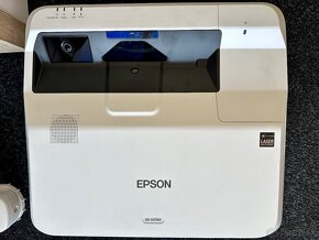 Projektor Epson EB-1470 ui - 2