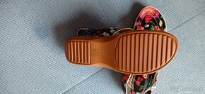 Predaj nových dámskych letných sandálov - 2