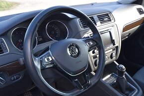 Volkswagen Jetta 1,2 tsi r.2015 - 77kw 6 rychlosti - TOP - 2