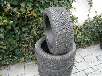 Predám 4x zimné pneu Goodyear 225/45 R17 94VXL - 2