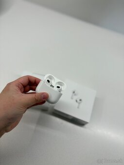 Apple AirPods 3. generácie - 2