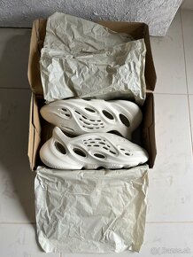 Adidas Yeezy Foam RNR Sand - 2