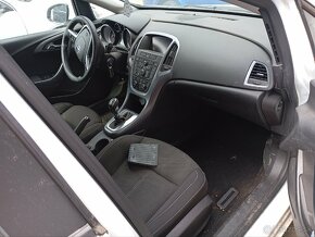 Opel Astra j combi 2.0cdti automat rozpredám - 2