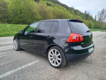 VW Golf 5 - 2