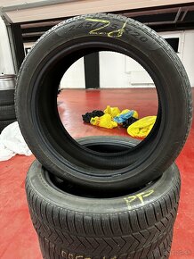 Zimne pneu 245/45 R20 - 2