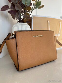 Michael Kors kožená crossbody kabelka - 2