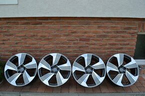 5x112 R21 Hlinikove disky original Audi Etron Bicolor - 2