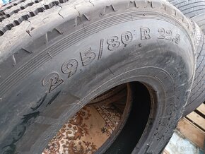 295/80 R22,5 BARUM / PREDNÉ - 2