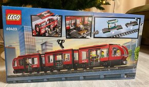 LEGO 60423 City Električka a zastávka v centre mesta - nove - 2