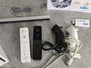 Nintendo Wii, 2 ovládače, 2 volanty, Mario Kart a Wii Sports - 2