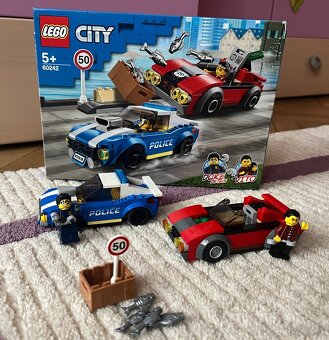 LEGO CITY 60242  - autíčka - 2