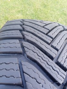 215/60 r16 zimné pneu.Michelin  8 mm - 2