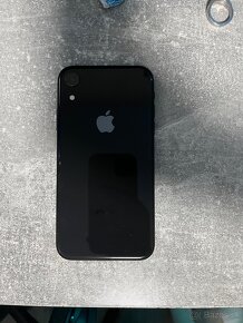 Predám použitý iPhone XR 128GB čierny - 2