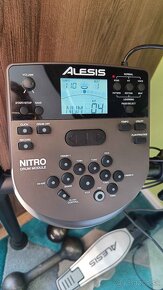 Predám bicie Alesis Nitro Mesh Kit + stoličku Pearl D50 - 2