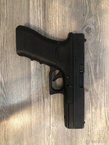 Glock 17 s príslušenstvom - 2