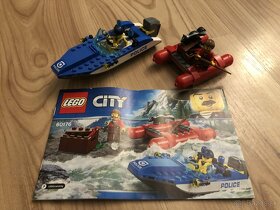 Lego CITY 60176 - Policajná naháňačka - motorový čln - 2