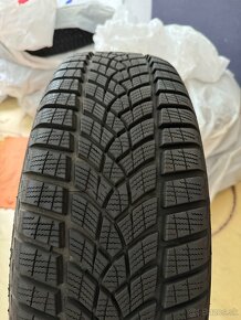 GoodYear 195/60 R18 zimné - 2