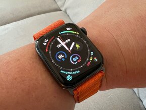 Predám Apple Watch SE 44mm Alu - 2