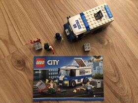 Lego CITY 60142 - Policajná naháňačka - lúpež - 2