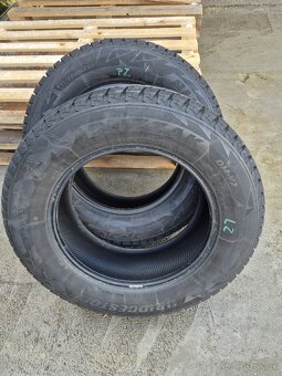 Bridgestone Blizzak 235/65 R17 - 2