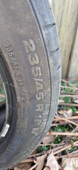 235/45 R18 - 2