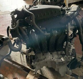 Predam benzin motor so zarukou toyota 1,33 kod 1NR , 40000km - 2