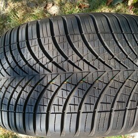 Pneu 245/40R18 - 2