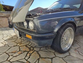 BMW E30 320i - 2