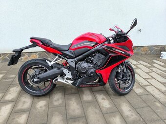 Honda CBR 650 R padnuta - 2